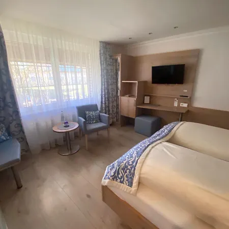 Falkenseer Hof Szálloda *