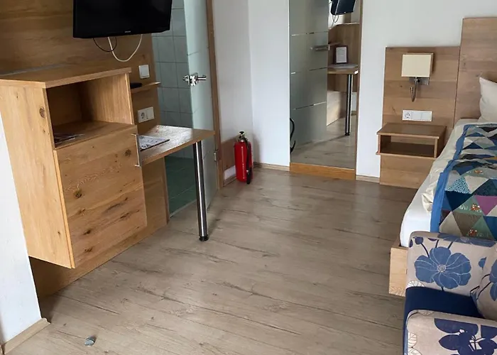 Falkenseer Hof Szálloda *